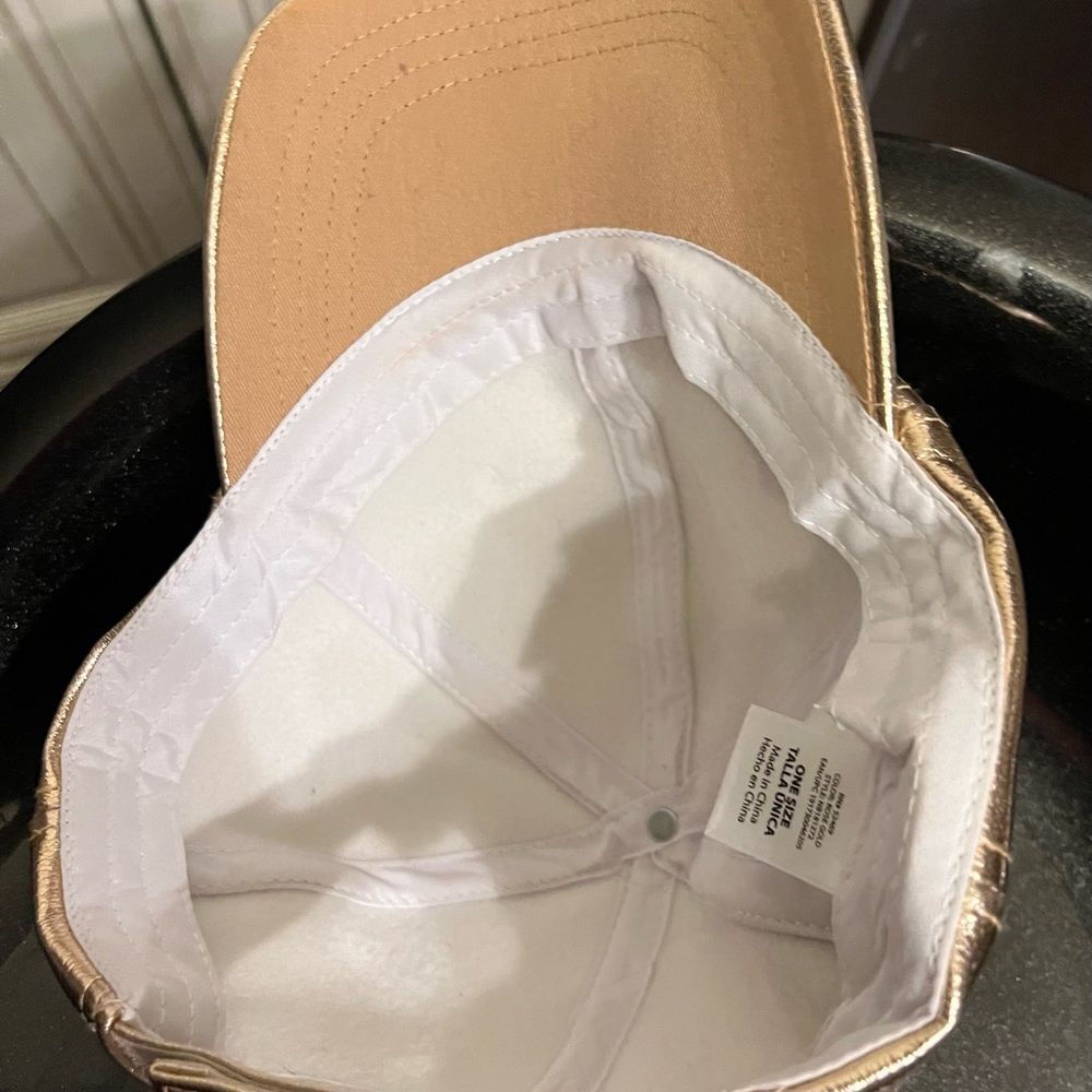 Golden baseball cap - Picture 6 of 10